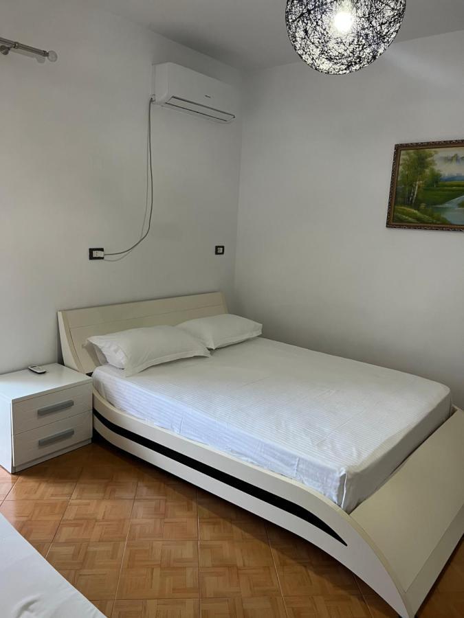 Rooms For Rent Habipi Vlorë Exteriör bild