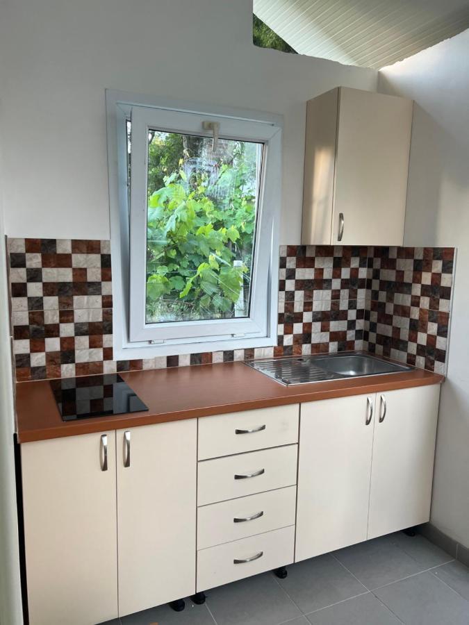 Rooms For Rent Habipi Vlorë Exteriör bild