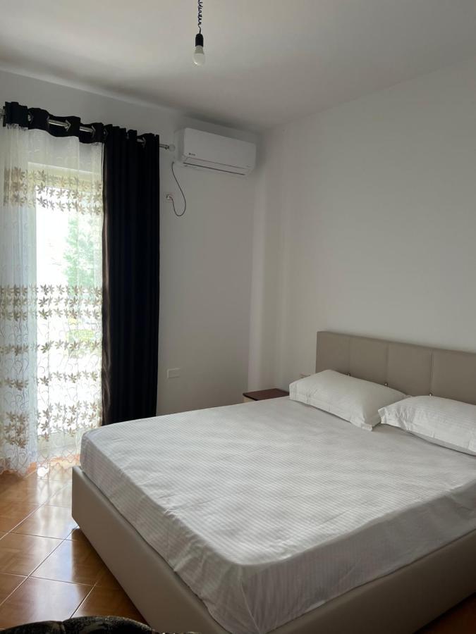 Rooms For Rent Habipi Vlorë Exteriör bild