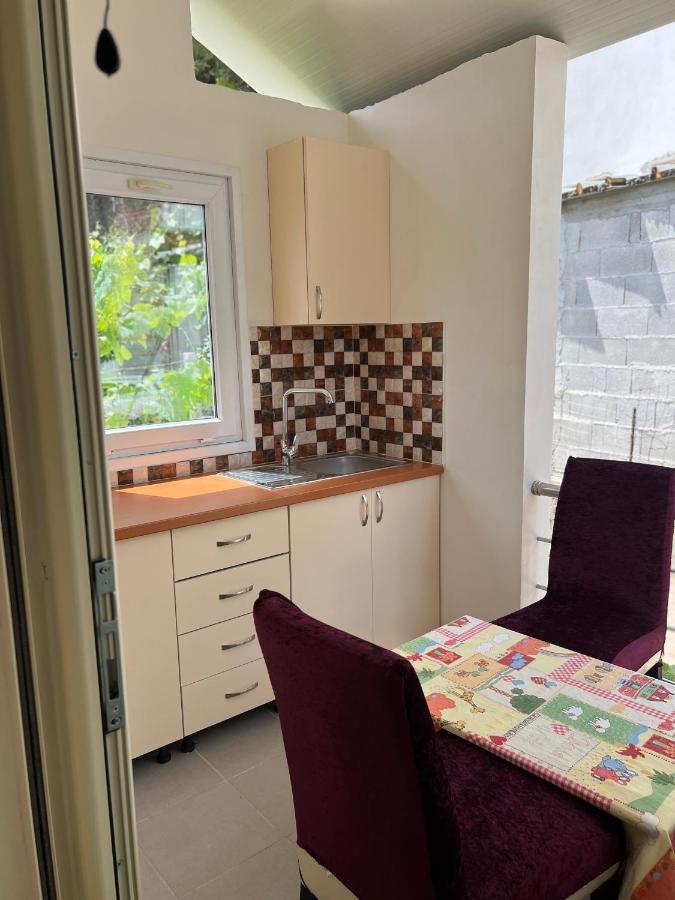 Rooms For Rent Habipi Vlorë Exteriör bild