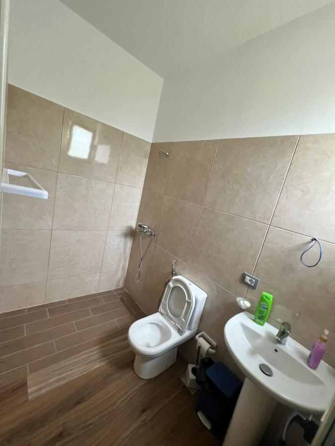 Rooms For Rent Habipi Vlorë Exteriör bild